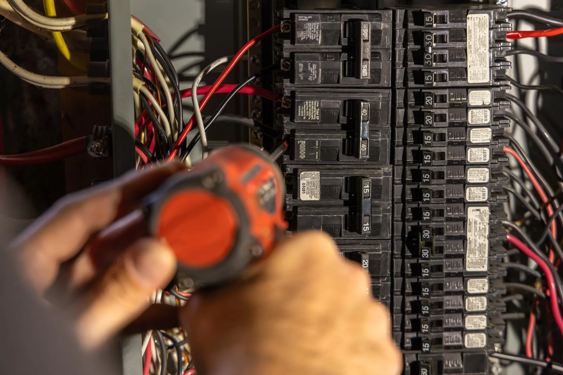 Commercial electrician Richmond Hill — licensed commercial electrical services